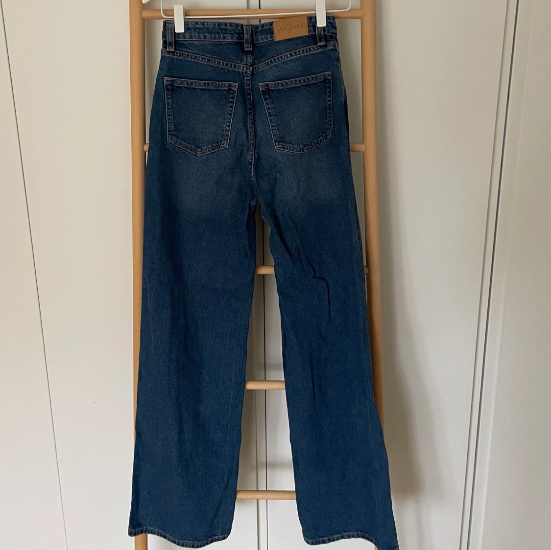 Mörkblåa jeans  - 90