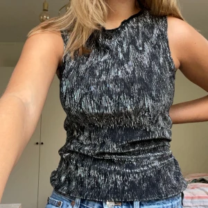 Glitter linne - Unikt och festligt linne som jag köpt secondhand i Rom i somras💖💕