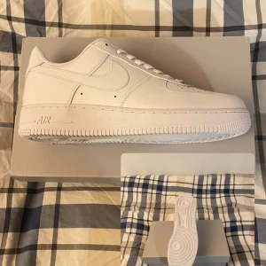 Nike Air Force 1 Coke White - Air Force 1  Storlekar 41-44 EU Skickas inom 24hr Skicka DM för fler bilder m.m - Sizes 41-44 EU Shipped within 24hr Send a DM for more pictures etc  