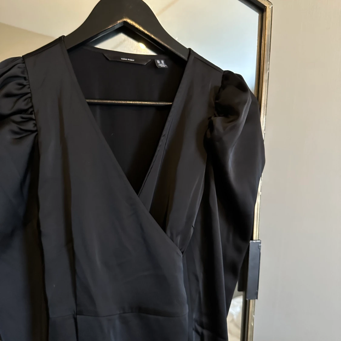 Omlett satin klänning  - 90