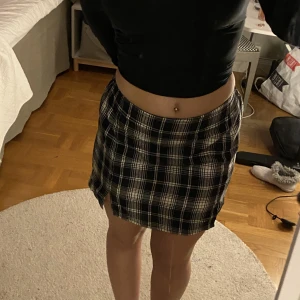Rutig kjol - Söt svartvit rutigkjol<33