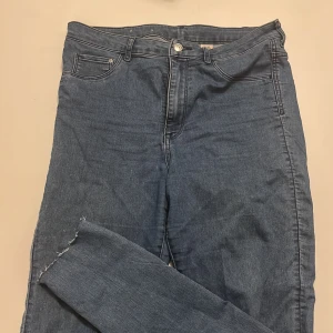 Jeans - Blåa tajtajeans