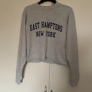 Grå (Mag) Tröja stl S - Väldigt stor i storleken, passar M och L