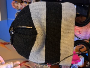 Mössa med hörlurar i🌞 - Här har jag en Ny mössa,endast provad (det är mer för hip-hop killar☺️)!  Pris 15 kr plus frakt 16 kr 🌞 Swish finns 🌞 vid frågor kontakta mig 🌞 Anki