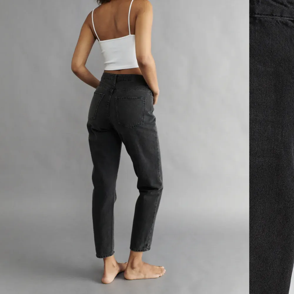 Säljer dessa snygga jeans då de tyvärr är för stora för mig!  från Gina tricot modell Dagny mom jeans i storlek 34, de är använda men i fint skick 💗. Jeans & Byxor.
