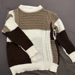 🧥 - Fin tröja, aldrig använd.Köpt för 250:- och säljs för 180:-