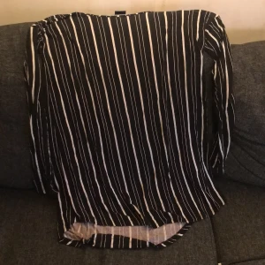 Tröja  - Randig långärmad tunn blus