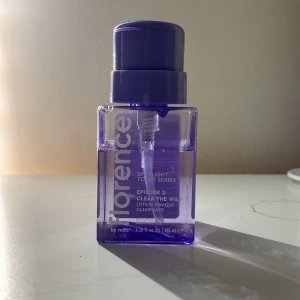 Florence - Hej! Jag säljer en Florence toner nu❤️ som ni ser har jag använt ungefär 1/3 del av den🎆🎆  säljer den för 39kr + frakt ☺️ skriv vid interesse🏝️