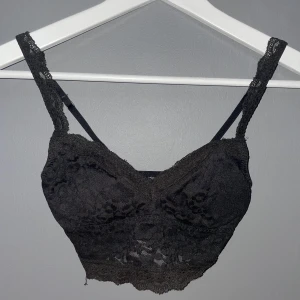Bralette  - Jättefin bralette från hollister som tyvär är förliten. Strlk xs.