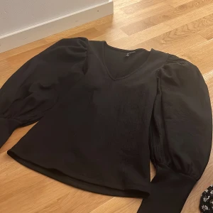 Top  - Top i fin använd skick 