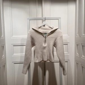 Ribbad jumper - Ribbad tröja köpt på hm i usa, helt ny med prislapparna kvar! 