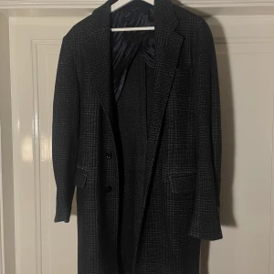 Massimo dutti Rock - Mönstrad Size M Jag är 182 och den går ner till knäna.