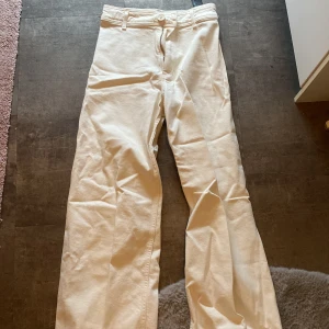 Vita vida jeans - Vida vita jeans från Zara Aldrig andvända  Stl 34/xs