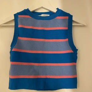 Snyggt Linne - Väldigt fint linne i bra skick. Använt 1 gång storleken M men jag brukar ha S så passar perfekt. 