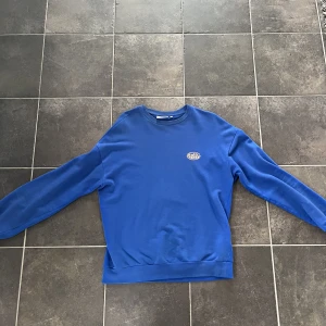 Junkyard tröja  - Tjena säljer min blå junkyard tröja. Skicket är bra på tröjan.  Har använt den ca 10 gånger!