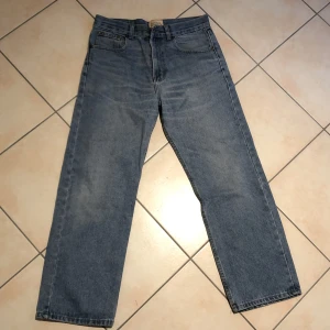 Jeans  - Köpta här på Plick men inte kommit till användning. Storlek S (30). 100 kr Betalning sker genom ”köp nu” funktionen :)