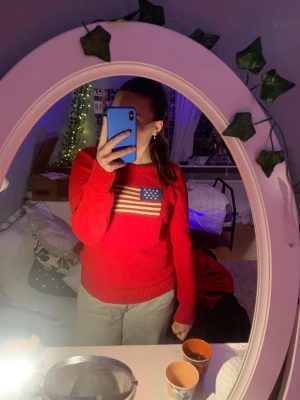 Ralph lauren sweater - Intressekoll på min kända Ralph lauren tröja med amerikansk flagga. Storlek L men sitter som M. Min mormor köpte den i usa för längesen . Skriv i kommentarerna vad ni skulle betala för den så kan vi se om jag tänker sälja den!