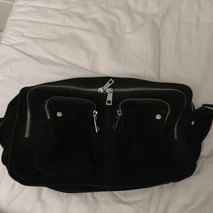 Nunoo väska  - Säljer min svarta nunoo väska. 