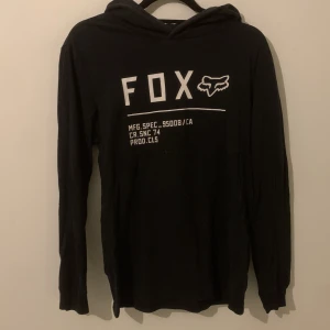 Fox långärmad tshirt med luva - Fint skick