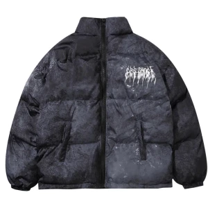 Pufferjacka  - Cool oversize jacka. Köptes för något år sen för över 1000kr  men har knappt använts. Tror det är M-L, väldigt stor på mig som är 162. Har slitits upp lite vid ena fickan, kan skicka bild på detta❣️