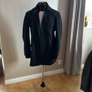 Rock - Rock mörk svart grå fodrad