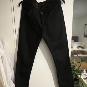 Tommy jeans - Jeans från Tommy hilfiger. Nyskick, har personligen inte använt dem då de var för långa. 