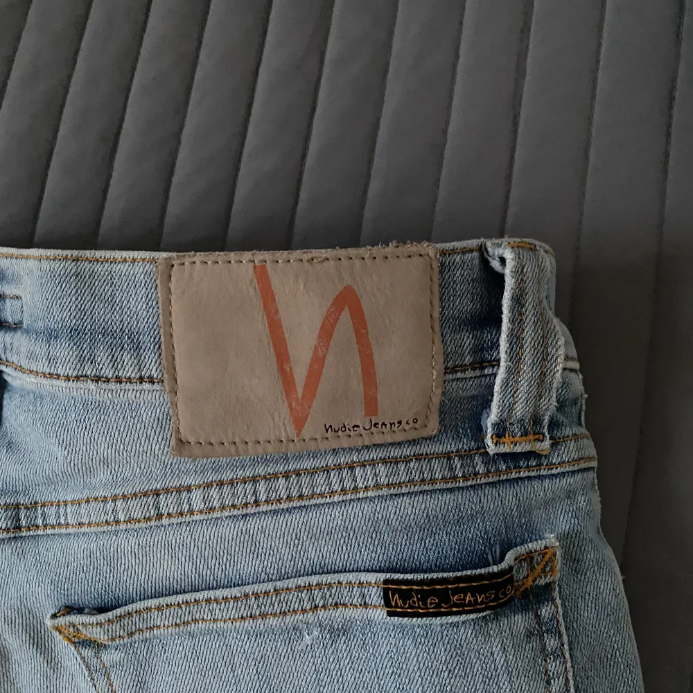 Superfina jeans från Nudie. Lågmidjade och bra skick! 💕 250 + frakt.. Jeans & Byxor.