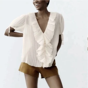 Volangblus zara - Så himla fin blus från zara