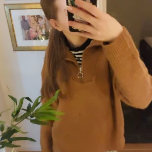 Tröja - Stickad brun tröja från 157 helt ny