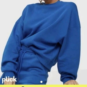 Blå tröja  - Frakt tillkommer 