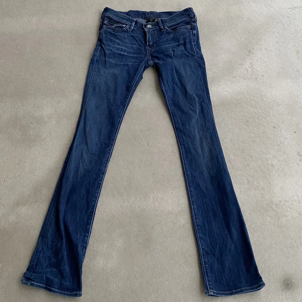 säljer för att jag köpte fel storlek💔 bra skick👍. Jeans & Byxor.