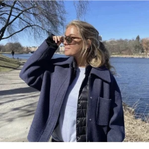 Kappa  - As snygg å populär kappa från Nakd som är så snygg nu till våren!  Slutsåld och går inte att få tag längre, inte säker på att jag vill sälja än så säljer bara vid bra bud💕passar fler storlekar!  (Lånad bild)