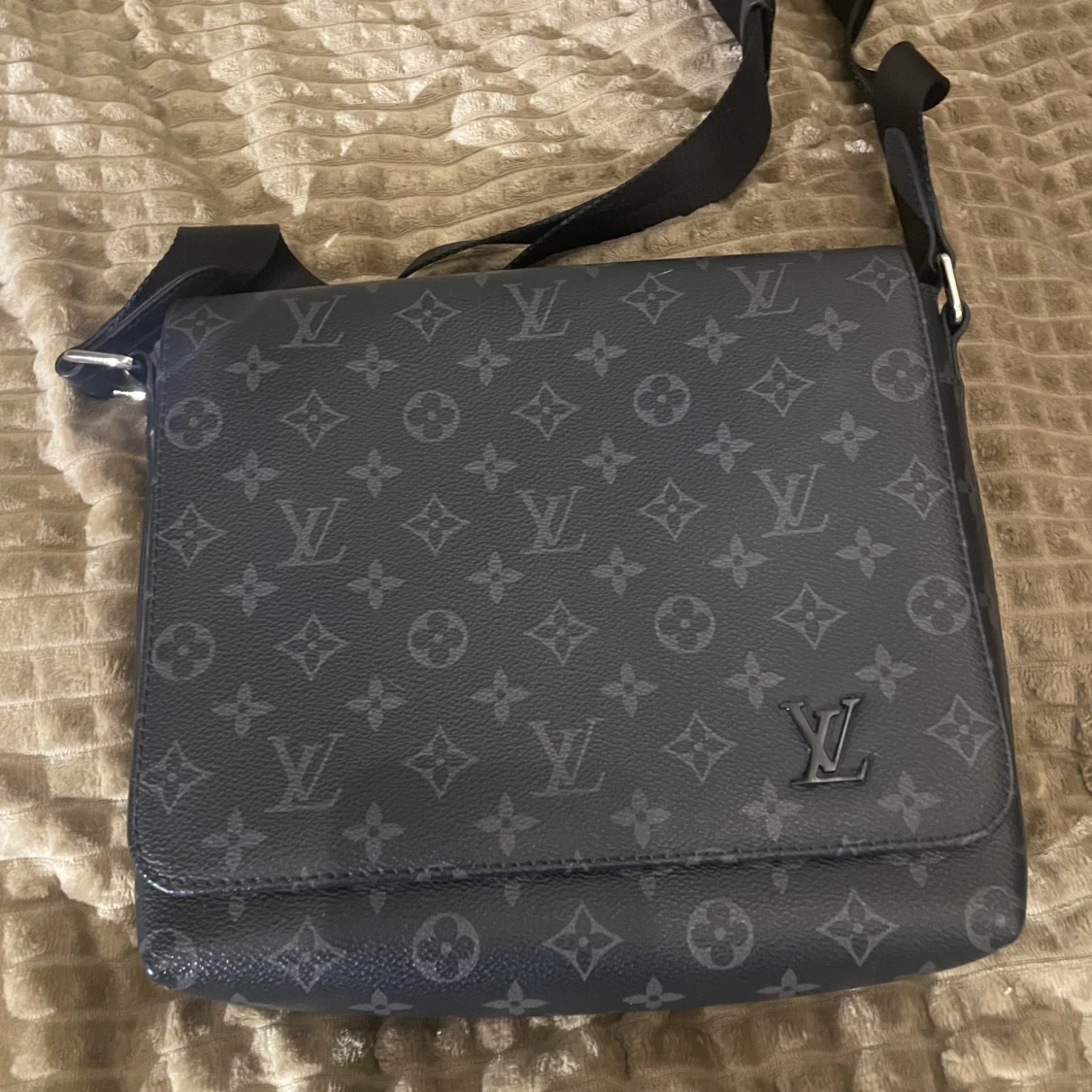 Louis Vuitton district pm eclipse - 90