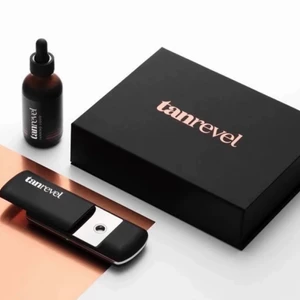 Tanrevel  - Tanrevel i den mindre storleken som är perfekt till resa. Laddare, device samt färg ingår. Nytt! 