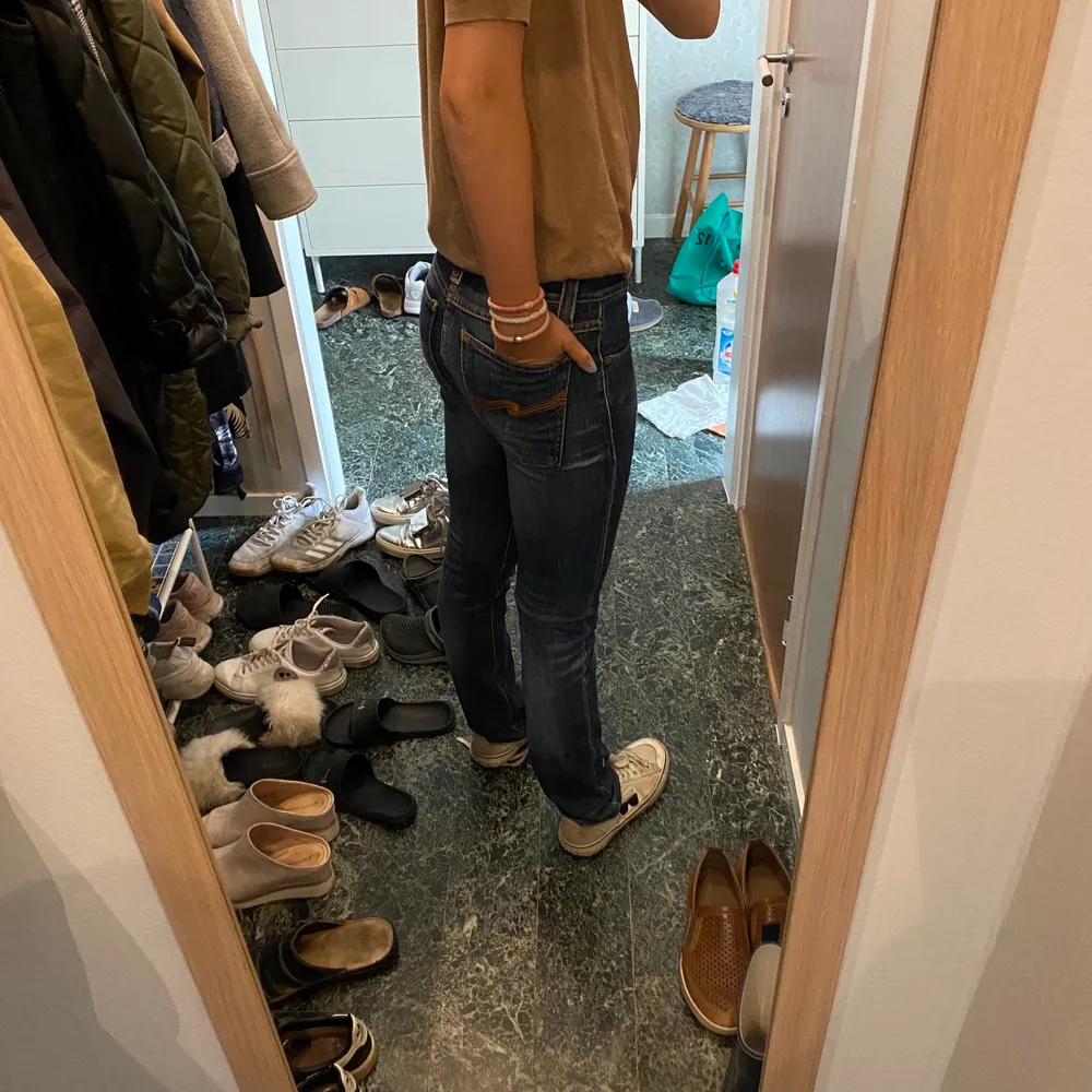 Super fina lågmidjade jeans från nudie❤️ jag är ca 170❤️ de är i storlek 26/34 men skulle mer säga xxs/xs. Jeans & Byxor.