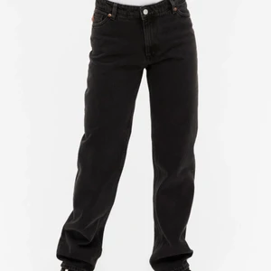 Svarta Monki jeans - Storlek 27  