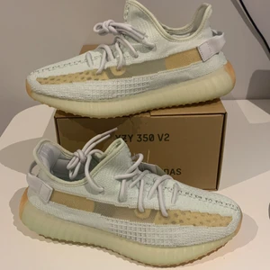Yeezy HyperSpace - Yeezy Boost 350 V2 HyperSpace i herr storlek 44. Helt nya och oanvända