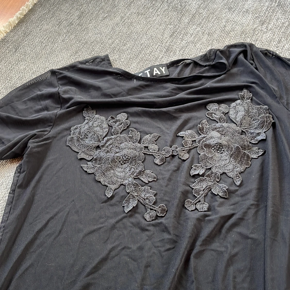 Transparent topp med brodyr