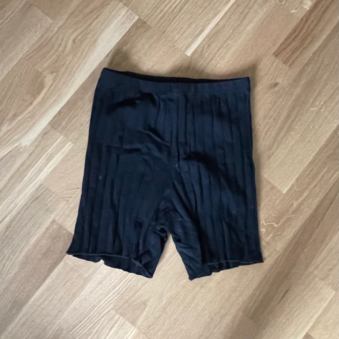 Ribbade svarta biker-shorts  - 90