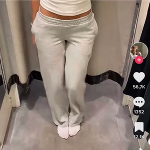 Lågmidjade mjukisbyxor - Säljer dessa populära slusålda lågmidjade mjukisbyxor från Bik Bok i storlek S! Helt nya med lappen kvar, nypris 299! Skriv privat för fler bilder 💜