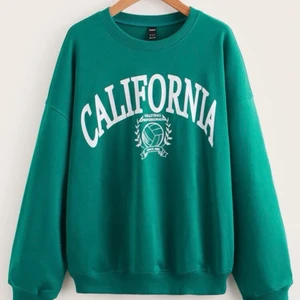 Sweatshirt från shein - Fin sweatshirt från shein. Knappt använd och i bra skick.