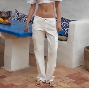 Slutsålda Cargo pants zara  - Köpta på plick men säljer då de inte passar mig som jag vill. 