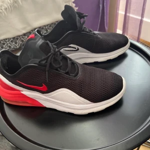 Adidas, Nike skor - storlek 44 och mycket bra skick