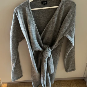 Lojsan Wallin x Bubbleroom  - Grå kofta storlek M, från Lojsan Wallins kollektion med Bubbleroom