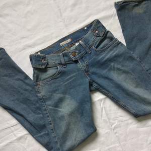 Vintage lowwaisted Levis jeans, passar till 24-26 längd 32-34 