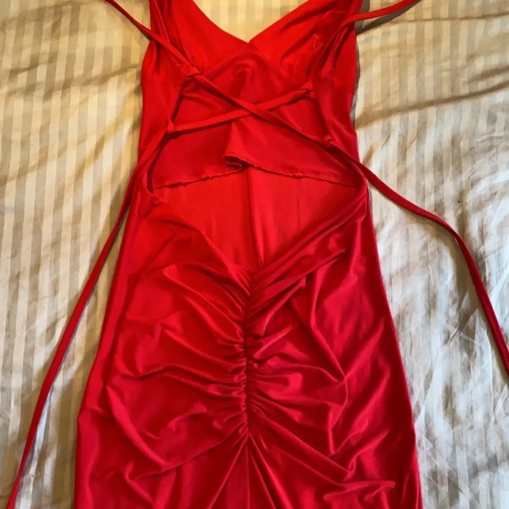 Jätte fin röd klänning från Boohoo i storlek S🌸. Klänningar.