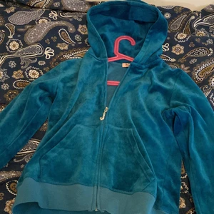 Juicy couture  - Säjer min juicy tröja passar till mig som har XS/S 