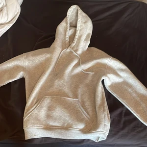 hoddie bikbok - jätte fin hoddie från bikbok som är lite oversize!