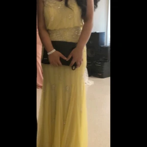 Festklänning  - Använd 1 gång