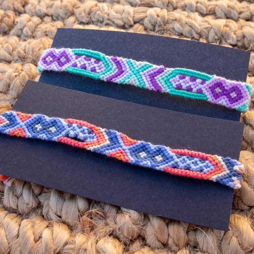 Säjer handgjorda flätade friendship bracelets på min instagram @atla_knots Allt som visas säljs och det går även att beställa om man vill ha speciell färg/mönster. (Säljer endast via instagram än så länge) <3. Accessoarer.